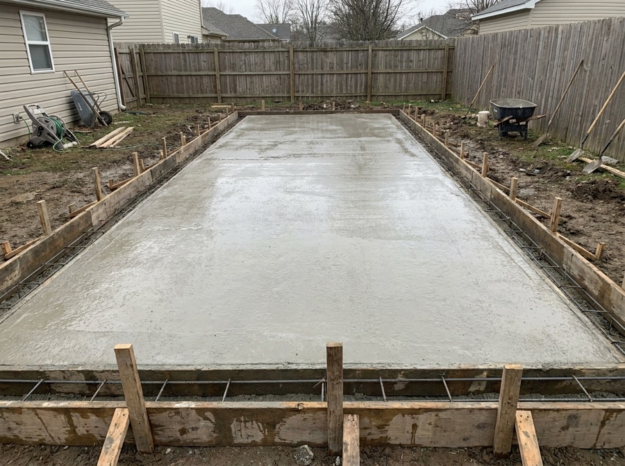 Reinforced concrete garage pad poured in Winnipeg